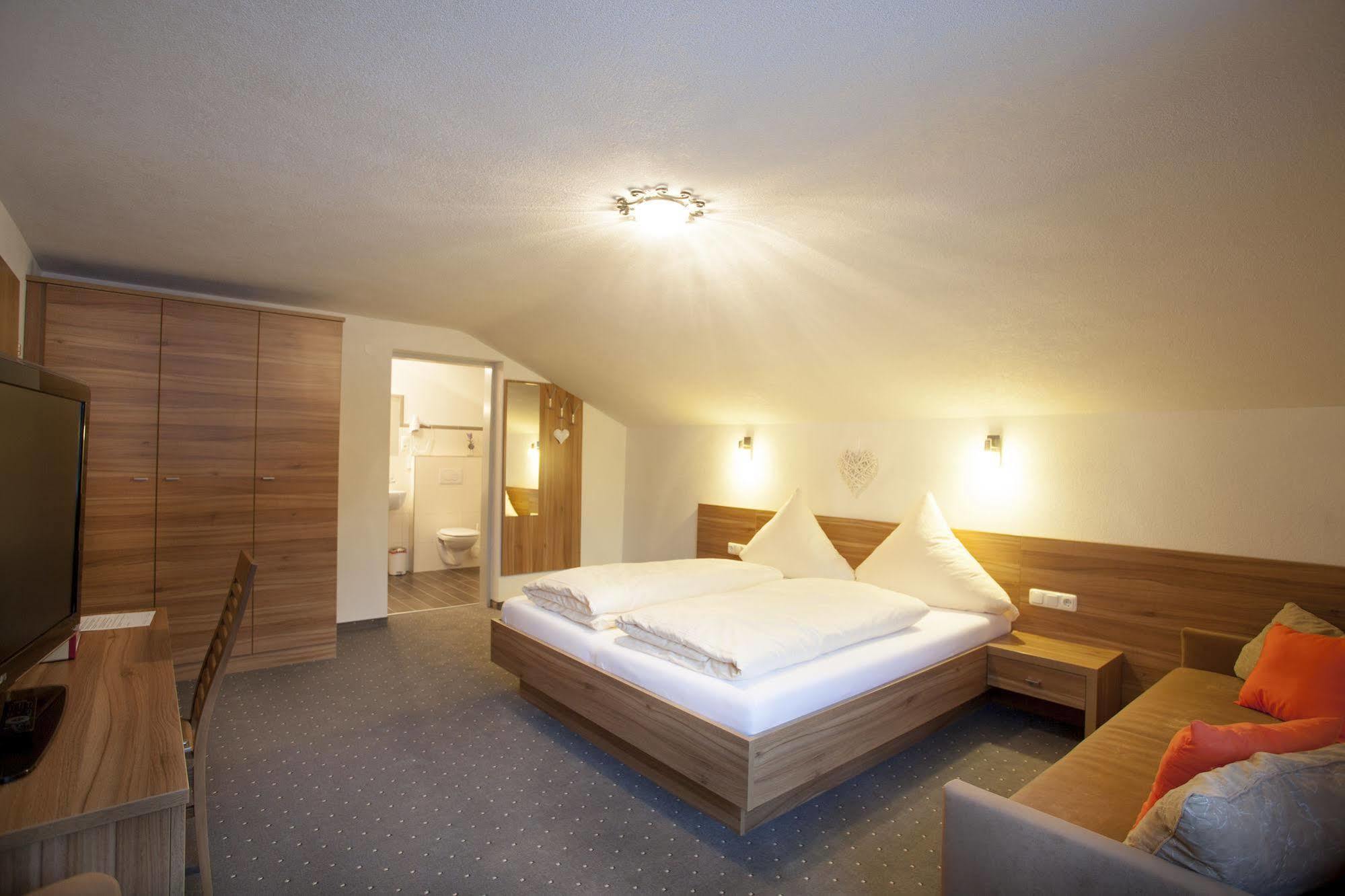 Alpenhof Waengle Aparthotel Ройте Екстериор снимка